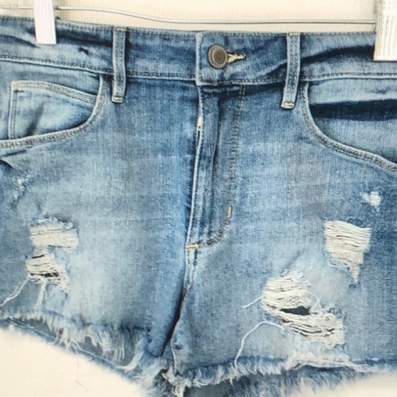 SALE$ Guess Los Angeles destroyed jean shorts 26 - Picture 1 of 2